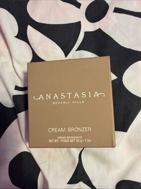 Anastasia Beverly Hills Cream Bronzer